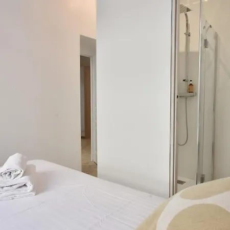 Apartment Modern 3-br In Center 5 Minutes From Palais And Beache *